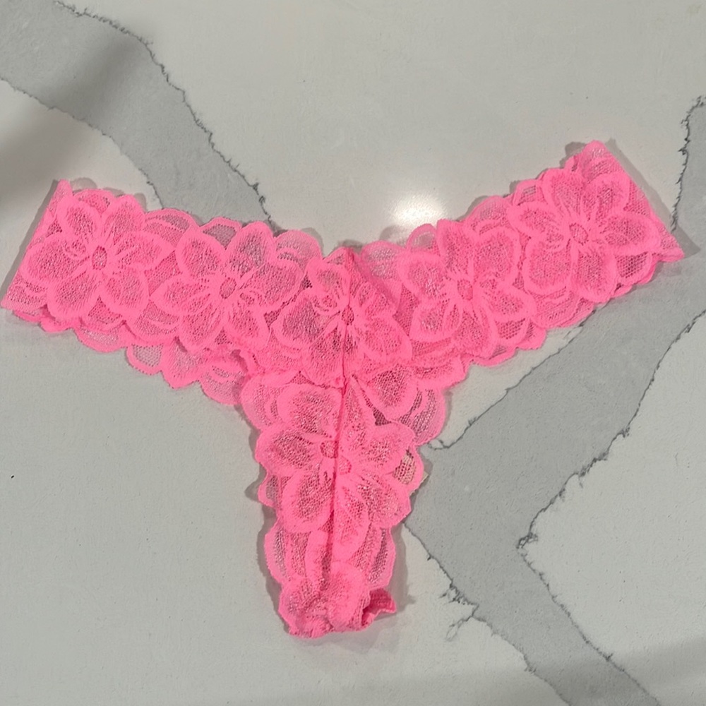 NWT - Victoria’s Secret - VS PINK - Pink Tropical Floral Lace Thong
